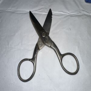 Vintage Wiss 175E5 5 1/4” Electricians Scissors with Serrated Bottom